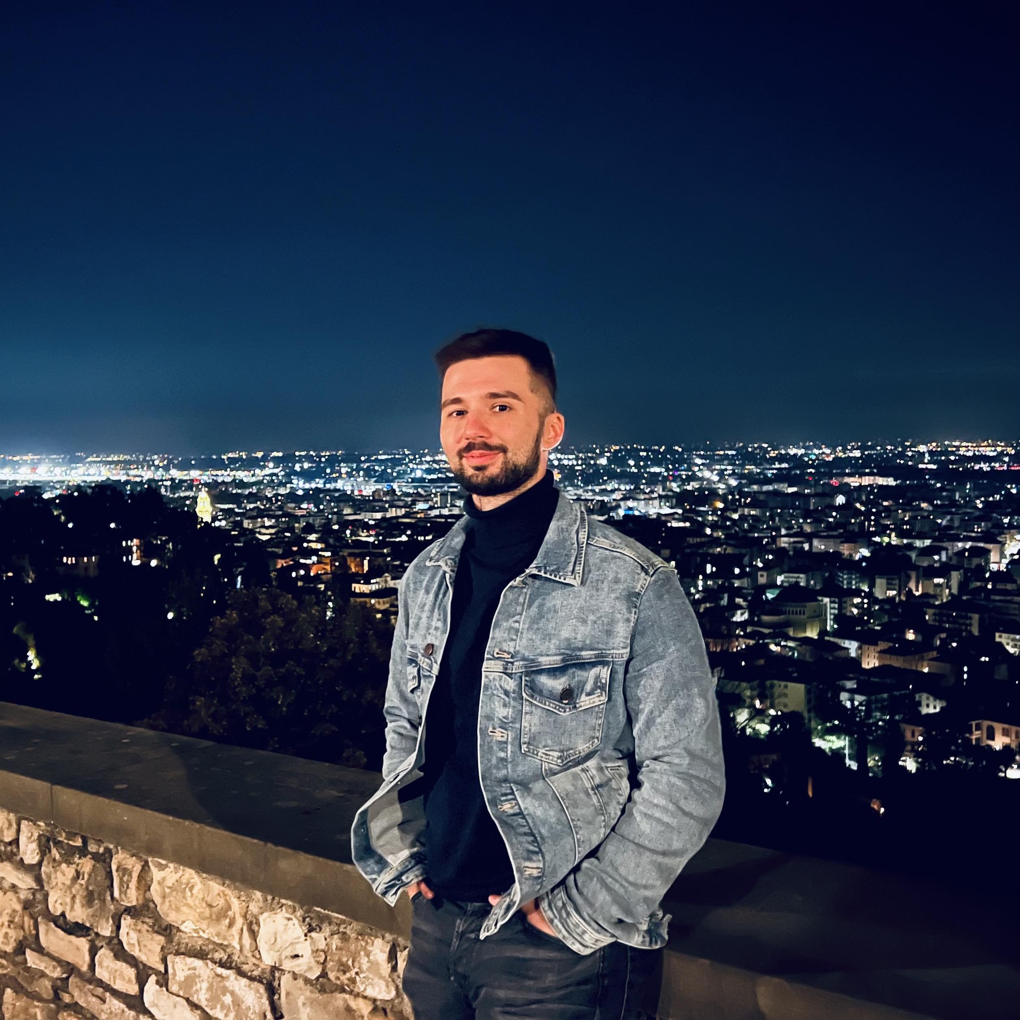 Porträtfoto von Marius Dinescu — Gründer von MapixMedia in Aargau